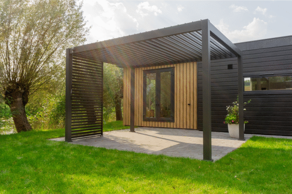 van Huizen lamellen tuinoverkapping